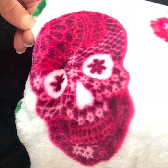 Betsey Johnson Peach Rose Sugar Skull Blanket King - Picture 3 of 6